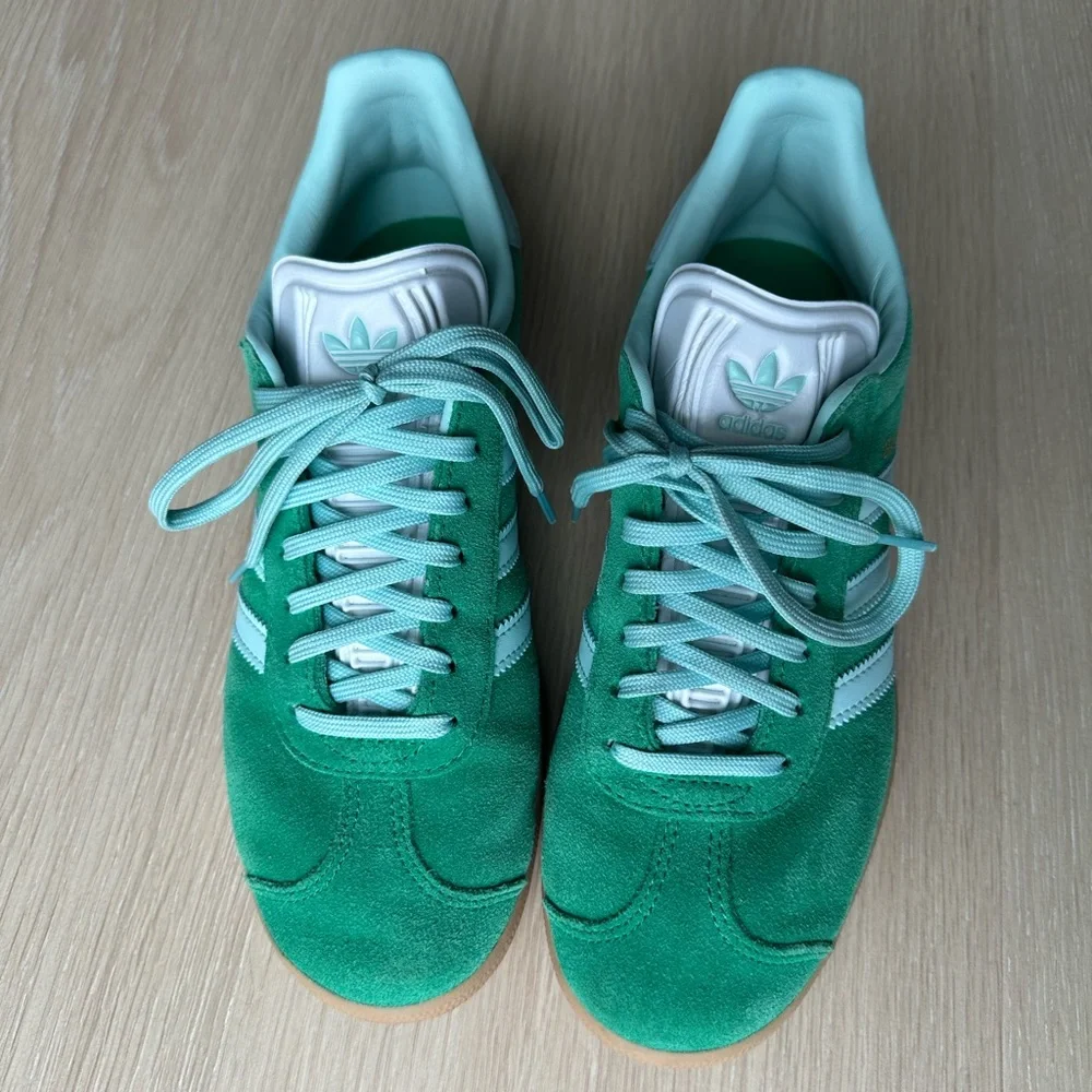 Adidas Gazelle Sneaker Women's Size: 7.5 Green & Flash Aqua & Gold - Picture 2 of 9